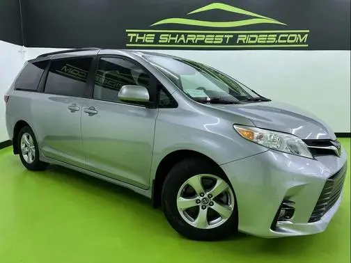 2018 Toyota Sienna LE FWD photo