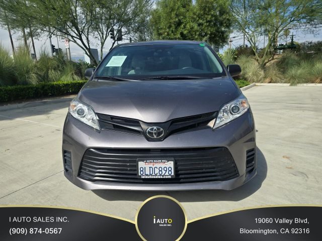 2019 Toyota Sienna L FWD photo