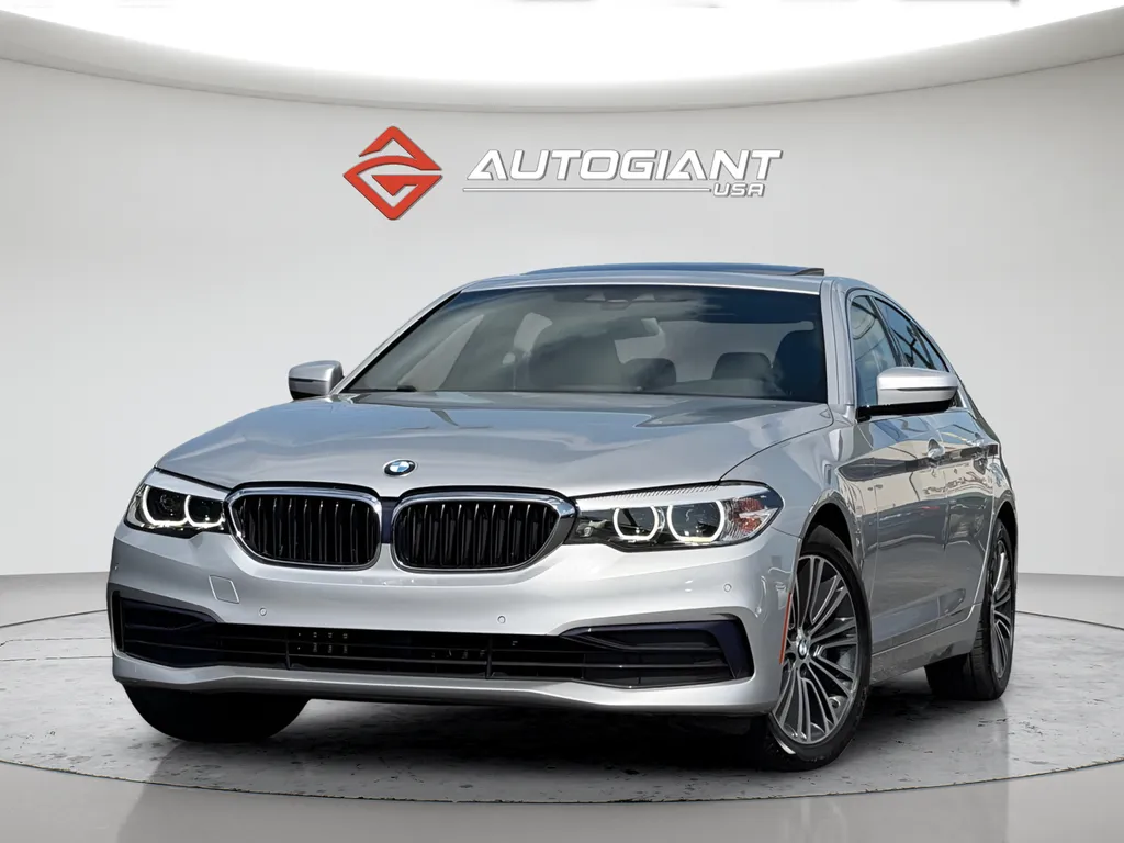 2019 BMW 5 Series 530i xDrive AWD photo