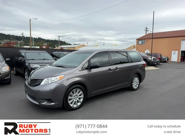 2015 Toyota Sienna L FWD photo