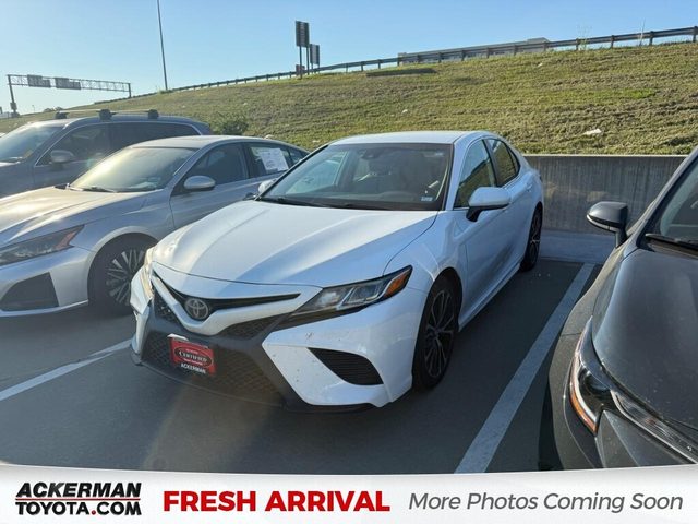 2019 Toyota Camry SE FWD photo