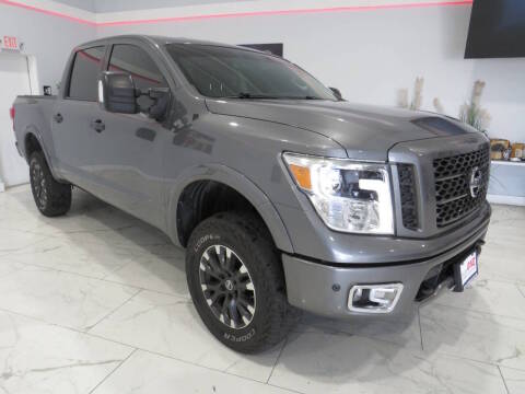 2019 Nissan Titan PRO-4X 4WD photo