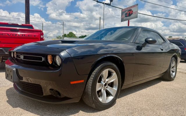 2018 Dodge Challenger SXT RWD photo