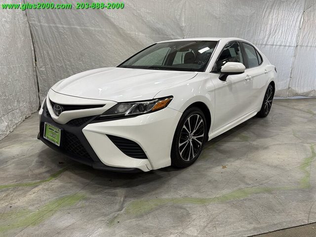 2019 Toyota Camry SE FWD photo