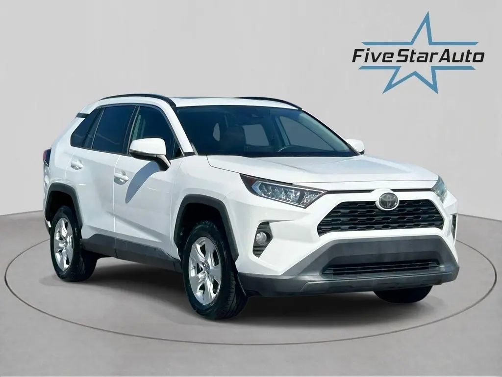 2019 Toyota RAV4 XLE FWD photo