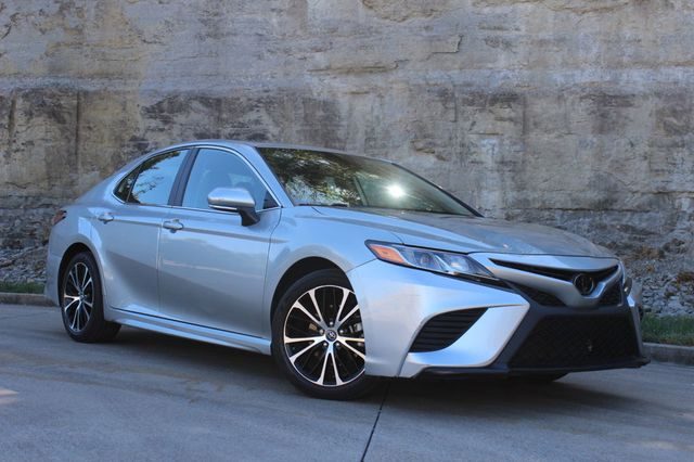 2019 Toyota Camry SE FWD photo