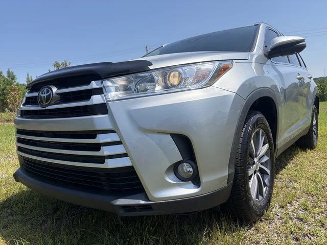 2019 Toyota Highlander XLE FWD photo