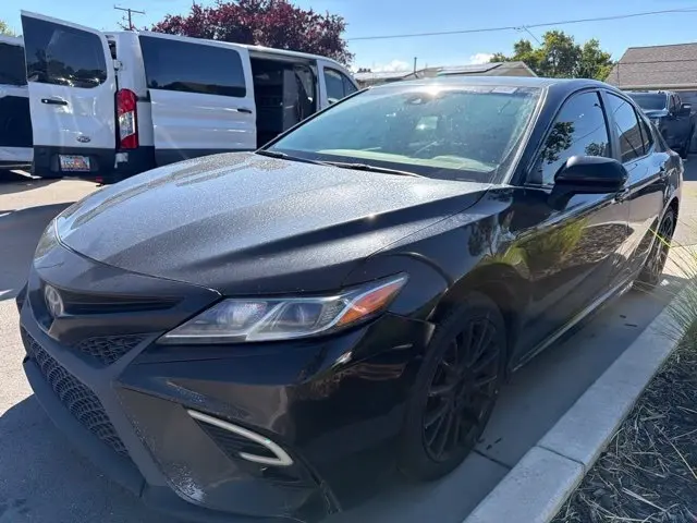 2019 Toyota Camry SE FWD photo