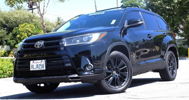 2019 Toyota Highlander SE FWD photo