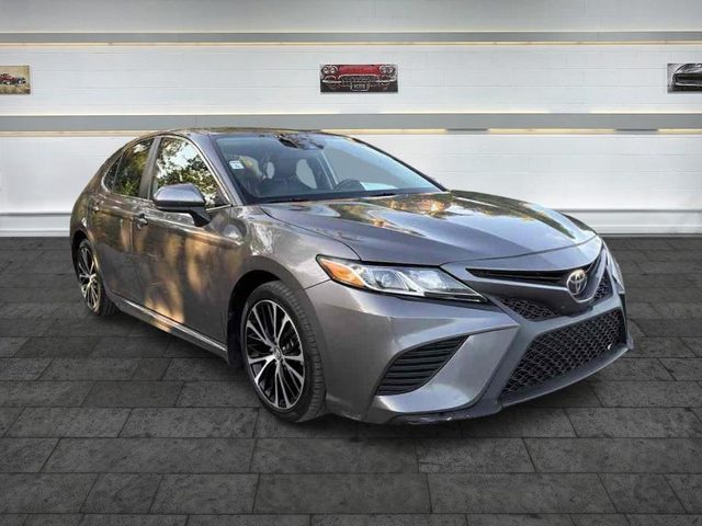 2019 Toyota Camry SE FWD photo