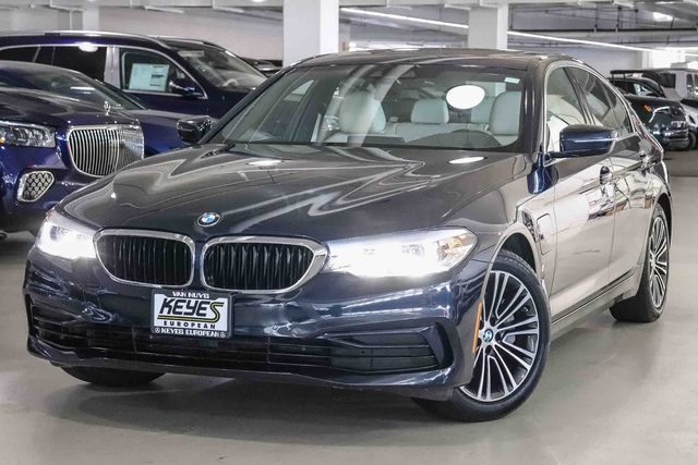 2019 BMW 5 Series 530e iPerformance RWD photo