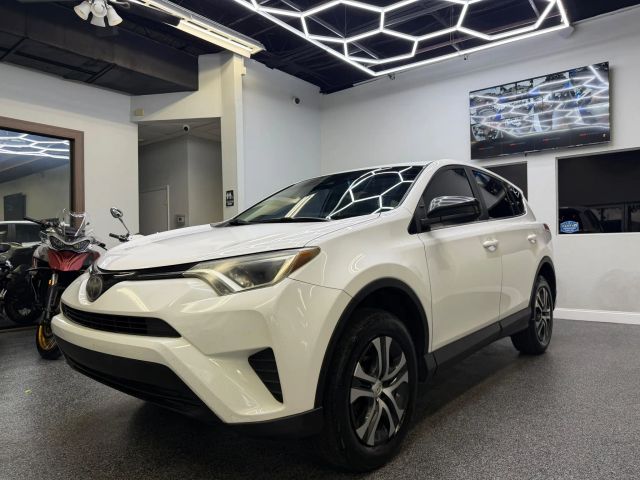 2018 Toyota RAV4 LE FWD photo