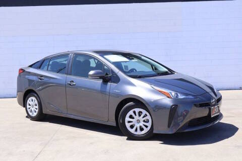 2019 Toyota Prius LE FWD photo