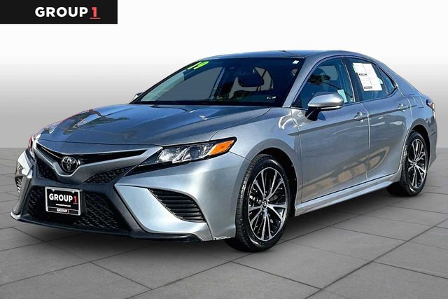 2019 Toyota Camry SE FWD photo