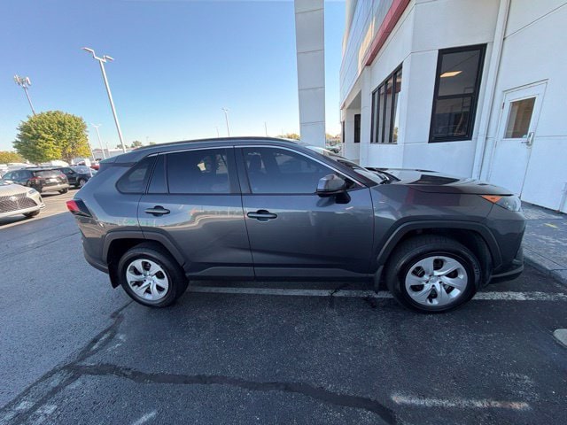 2019 Toyota RAV4 LE AWD photo