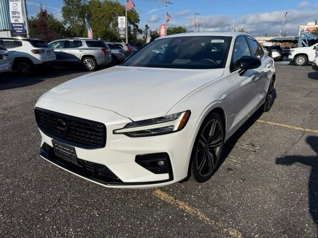 2019 Volvo S60 R-Design AWD photo