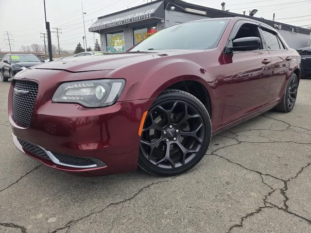 2019 Chrysler 300 Touring RWD photo