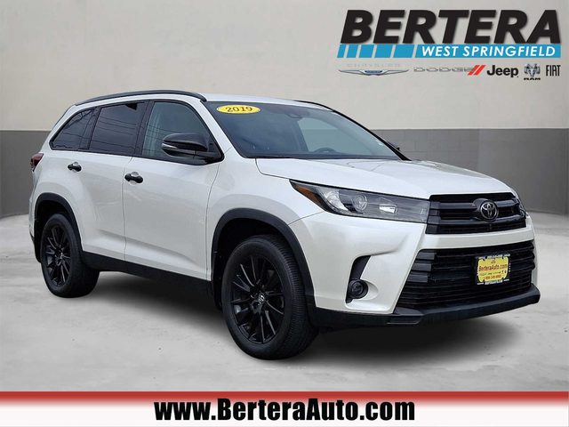 2019 Toyota Highlander SE AWD photo