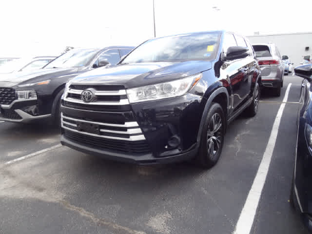 2019 Toyota Highlander LE AWD photo