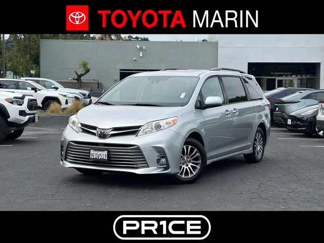 2020 Toyota Sienna XLE FWD photo