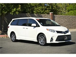 2020 Toyota Sienna XLE FWD photo