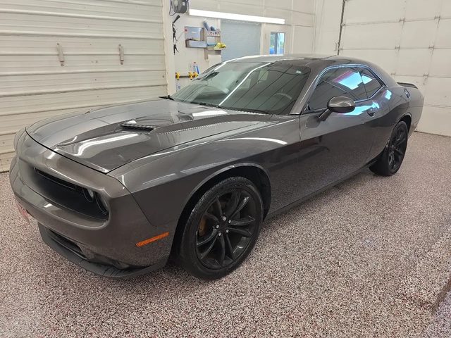 2016 Dodge Challenger SXT RWD photo