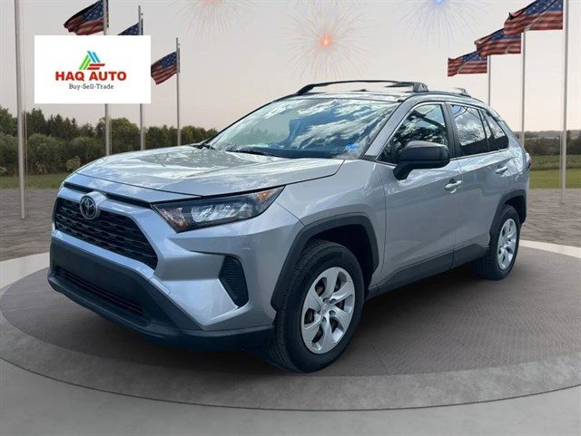 2019 Toyota RAV4 LE AWD photo