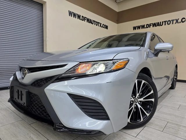 2019 Toyota Camry SE FWD photo