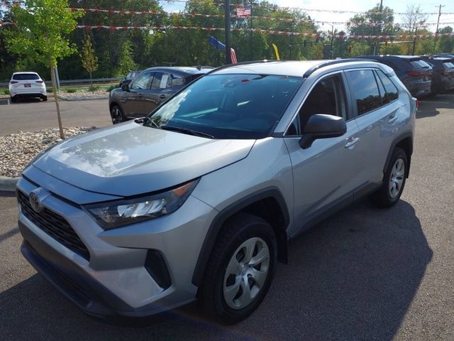 2019 Toyota RAV4 LE FWD photo