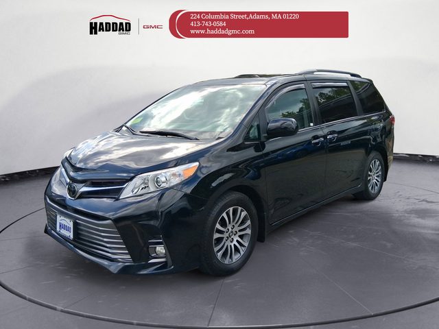2020 Toyota Sienna XLE FWD photo