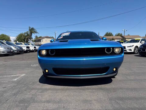 2019 Dodge Challenger SXT RWD photo