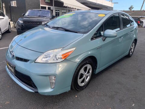 2015 Toyota Prius Two FWD photo