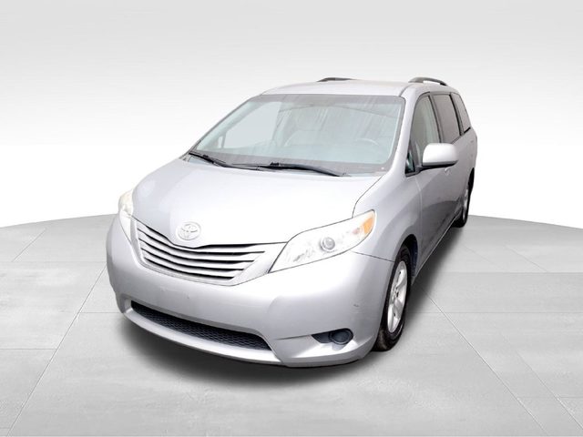 2015 Toyota Sienna LE FWD photo