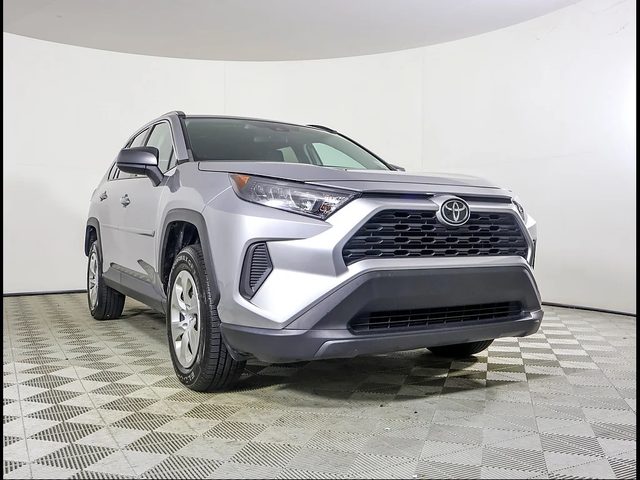 2019 Toyota RAV4 LE FWD photo
