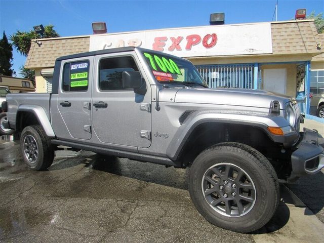 2020 Jeep Gladiator Overland 4WD photo