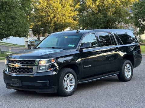 2019 Chevrolet Suburban LT 4WD photo