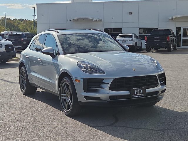 2019 Porsche Macan  AWD photo
