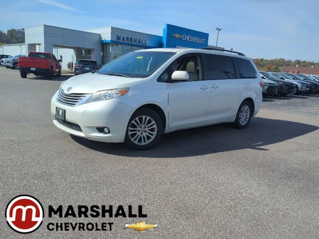 2015 Toyota Sienna XLE Premium FWD photo
