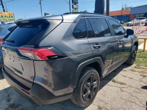 2019 Toyota RAV4 LE AWD photo