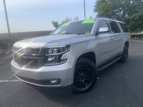 2019 Chevrolet Suburban LT RWD photo