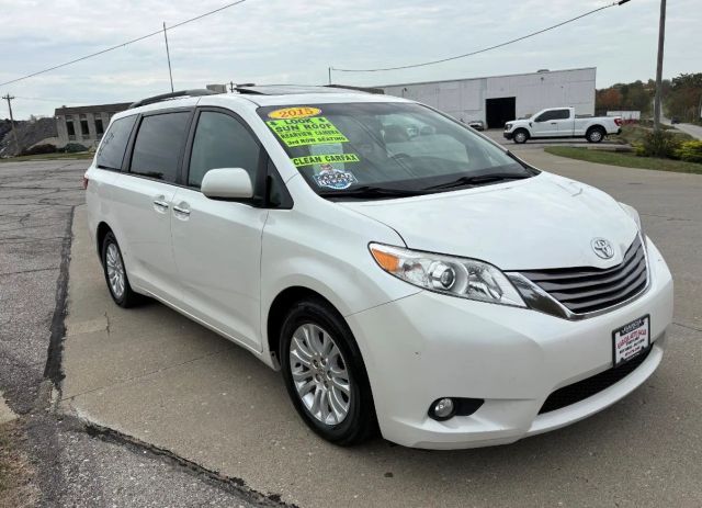 2015 Toyota Sienna XLE FWD photo
