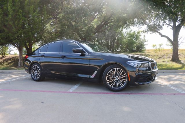 2019 BMW 5 Series 530e iPerformance RWD photo