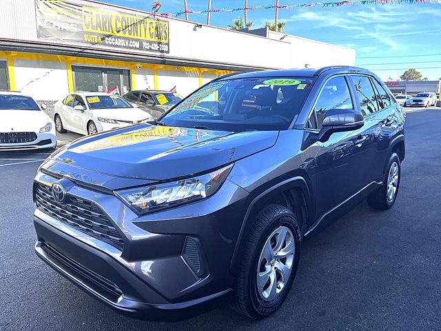 2019 Toyota RAV4 LE FWD photo