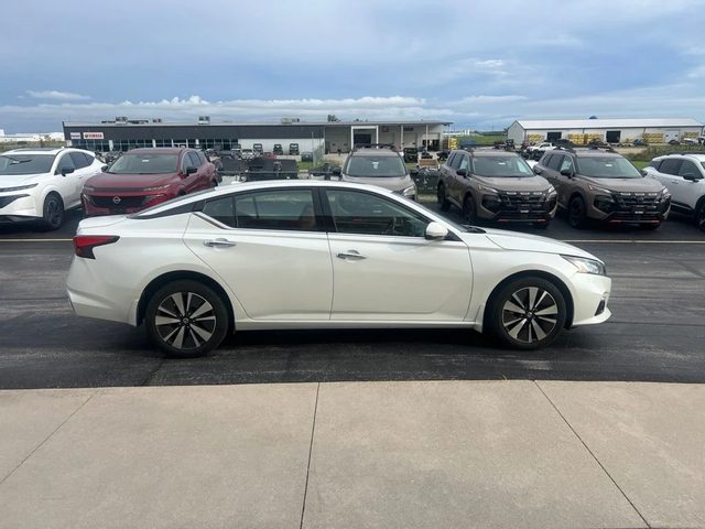 2020 Nissan Altima 2.5 SV AWD photo
