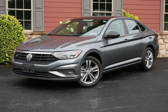 2019 Volkswagen Jetta R-Line FWD photo