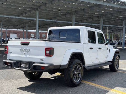 2020 Jeep Gladiator Overland 4WD photo