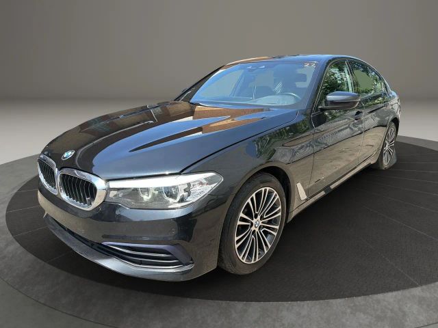 2019 BMW 5 Series 530i xDrive AWD photo
