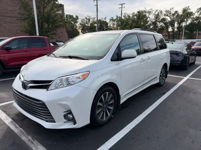 2020 Toyota Sienna XLE Premium AWD photo