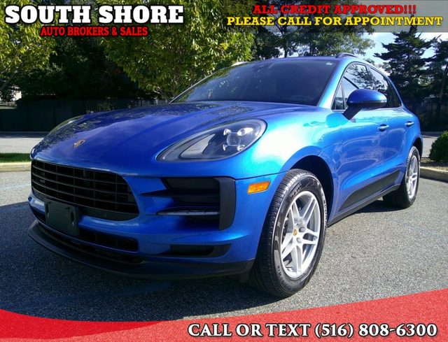 2019 Porsche Macan  AWD photo