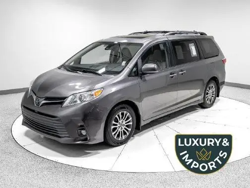 2020 Toyota Sienna XLE FWD photo